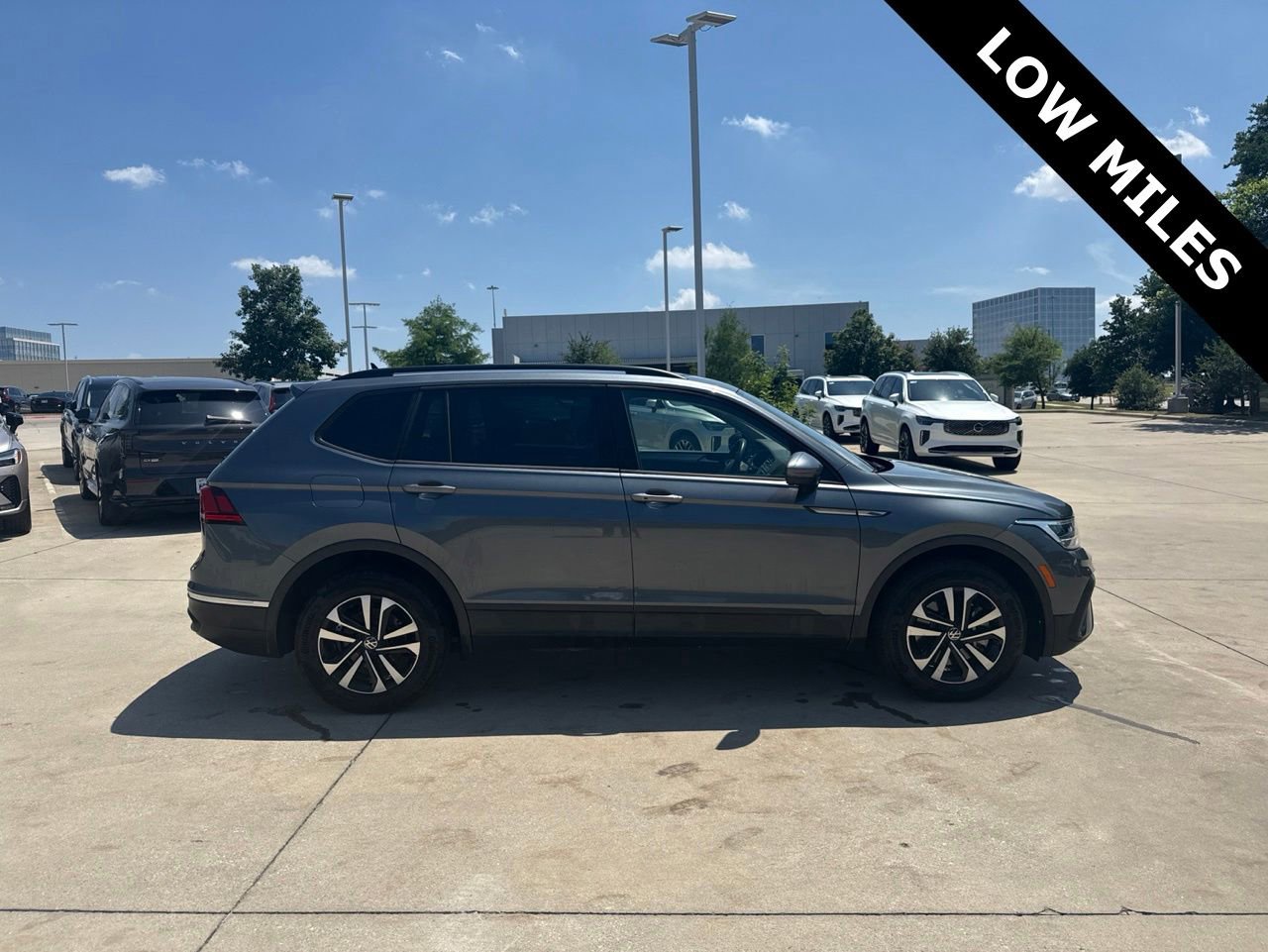 Used 2022 Volkswagen Tiguan S FWD image 3