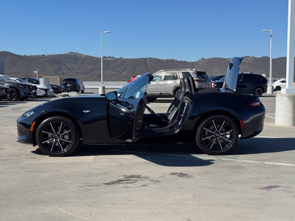 Certified 2025 MAZDA MX-5 Miata Grand Touring RWD image 26