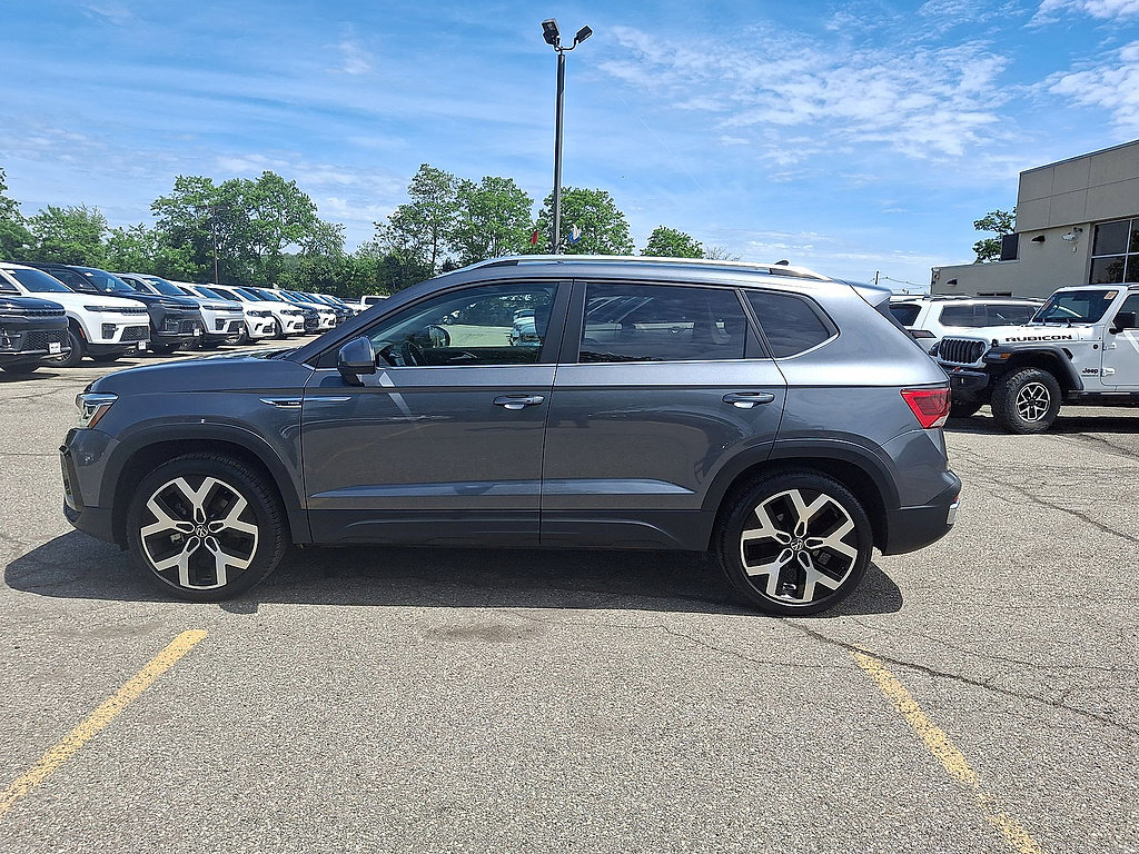Used 2022 Volkswagen Taos SEL w/ Panoramic Sunroof Package AWD/4WD image 5
