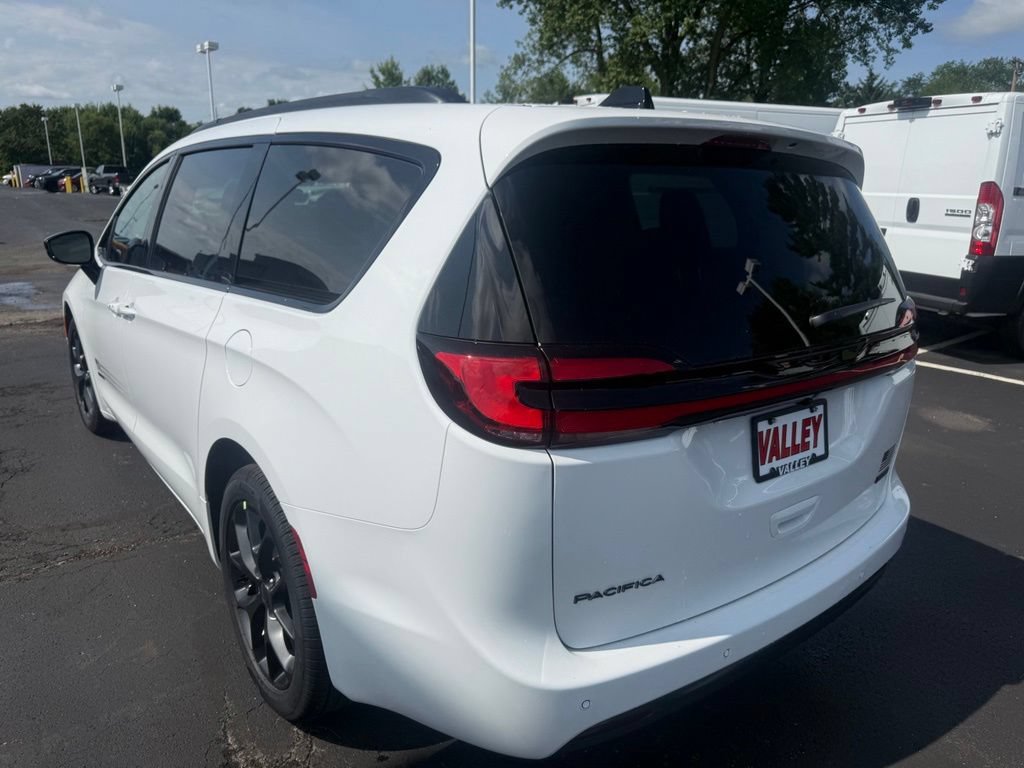 New 2027 Chrysler Pacifica Select FWD image 6