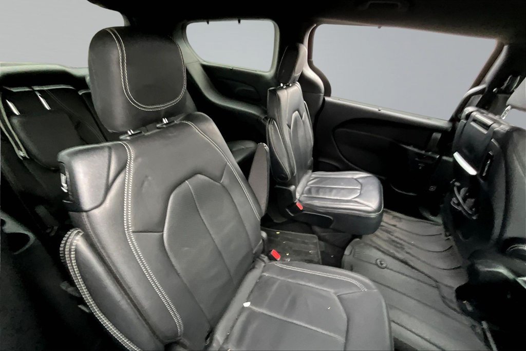 Used 2021 Chrysler Pacifica Touring-L w/ Uconnect Theater Family Group AWD/4WD image 25