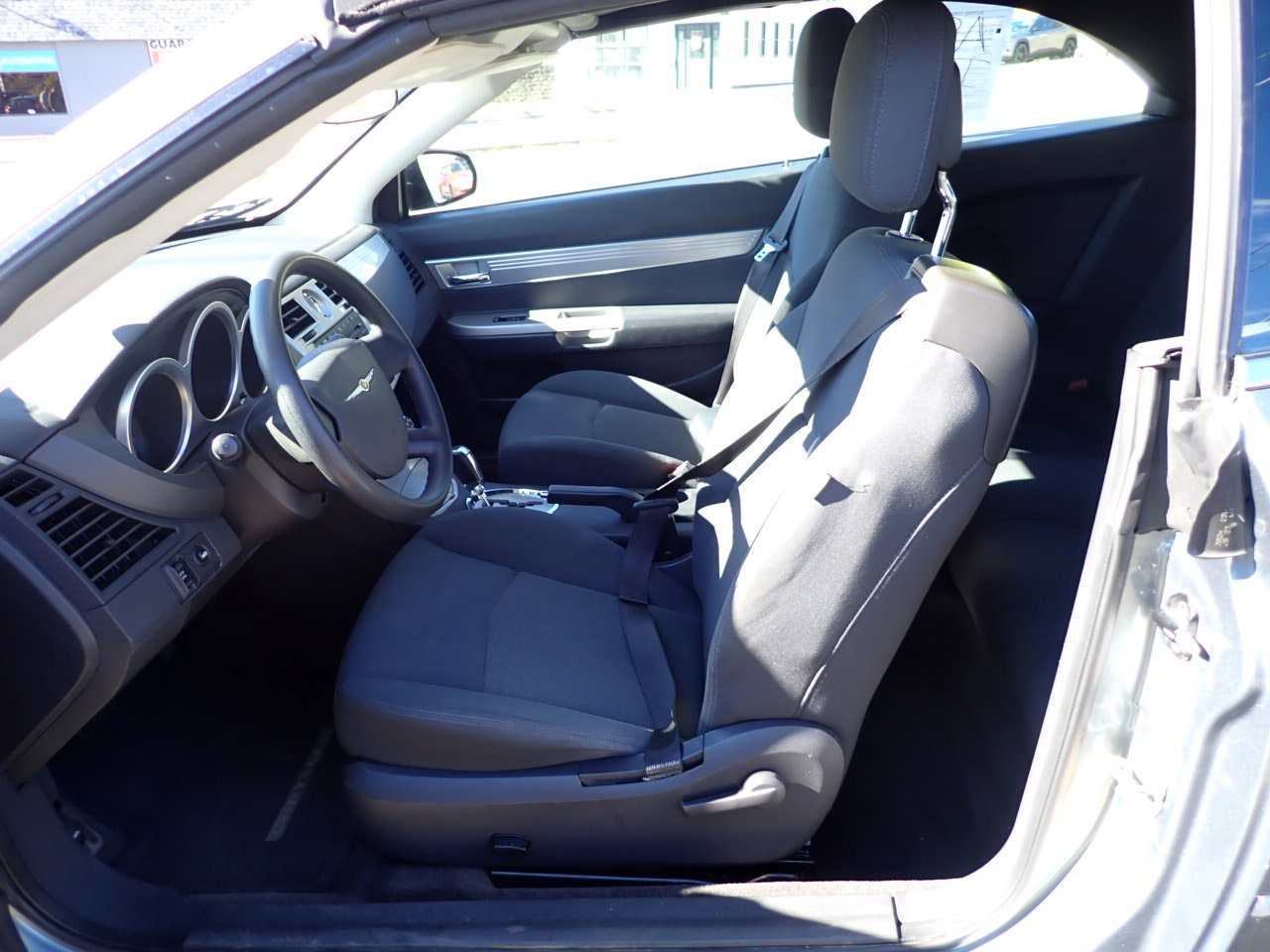 Used 2010 Chrysler Sebring Touring image 6