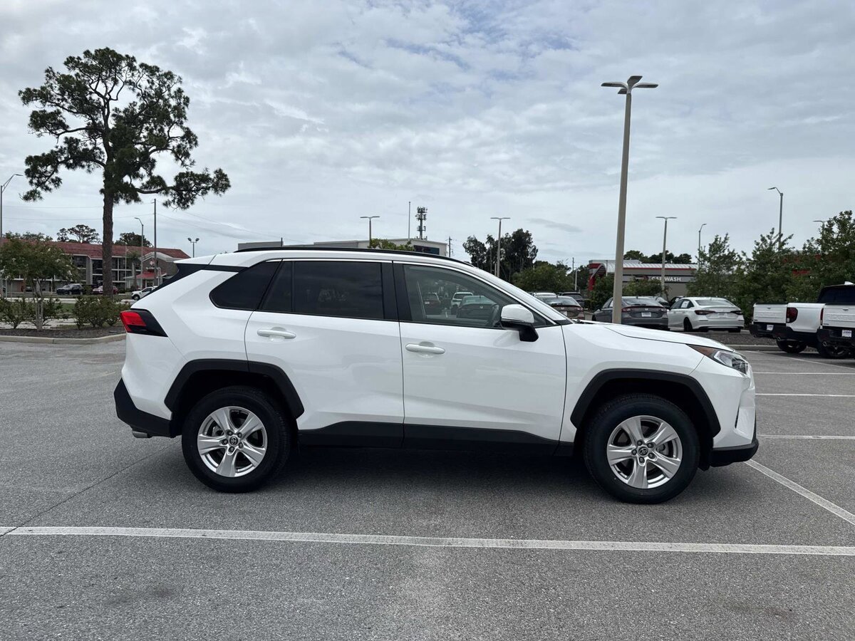 Used 2021 Toyota RAV4 XLE FWD image 5