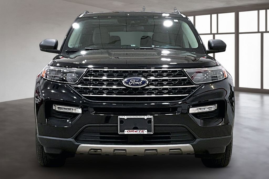 Used 2022 Ford Explorer XLT w/ Equipment Group 202A AWD/4WD image 4