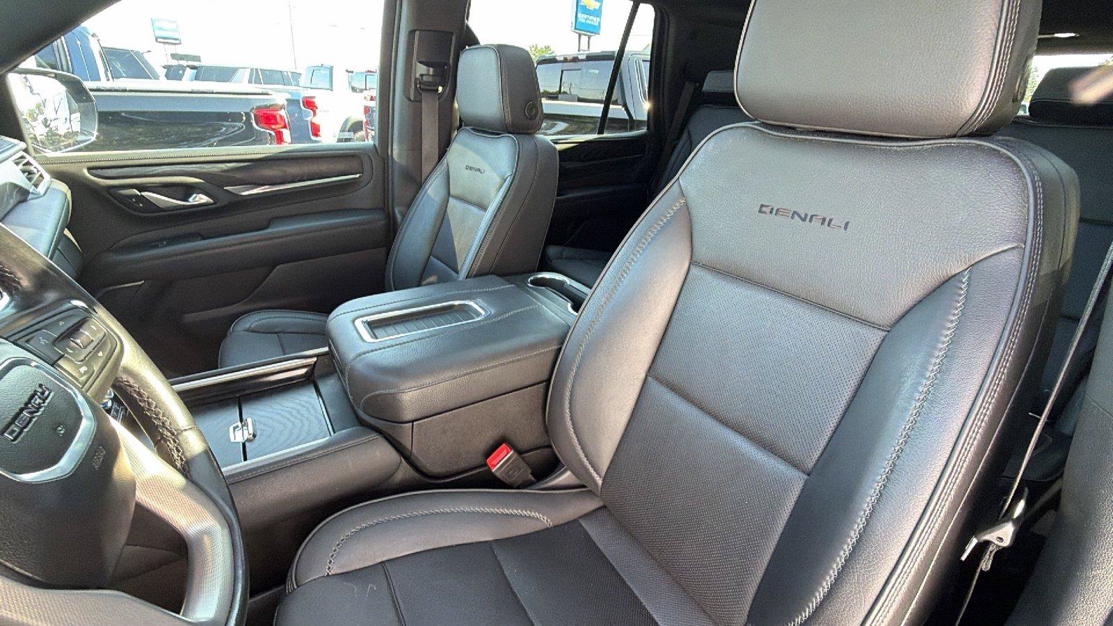 Used 2022 GMC Yukon Denali AWD/4WD image 5