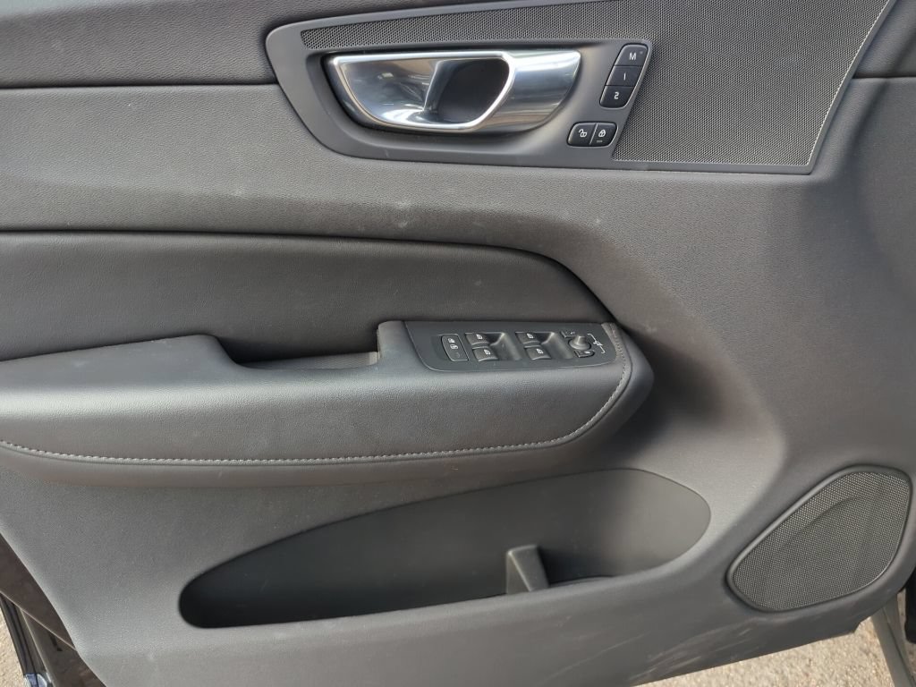 Used 2025 Volvo XC60 B5 Plus AWD/4WD image 10
