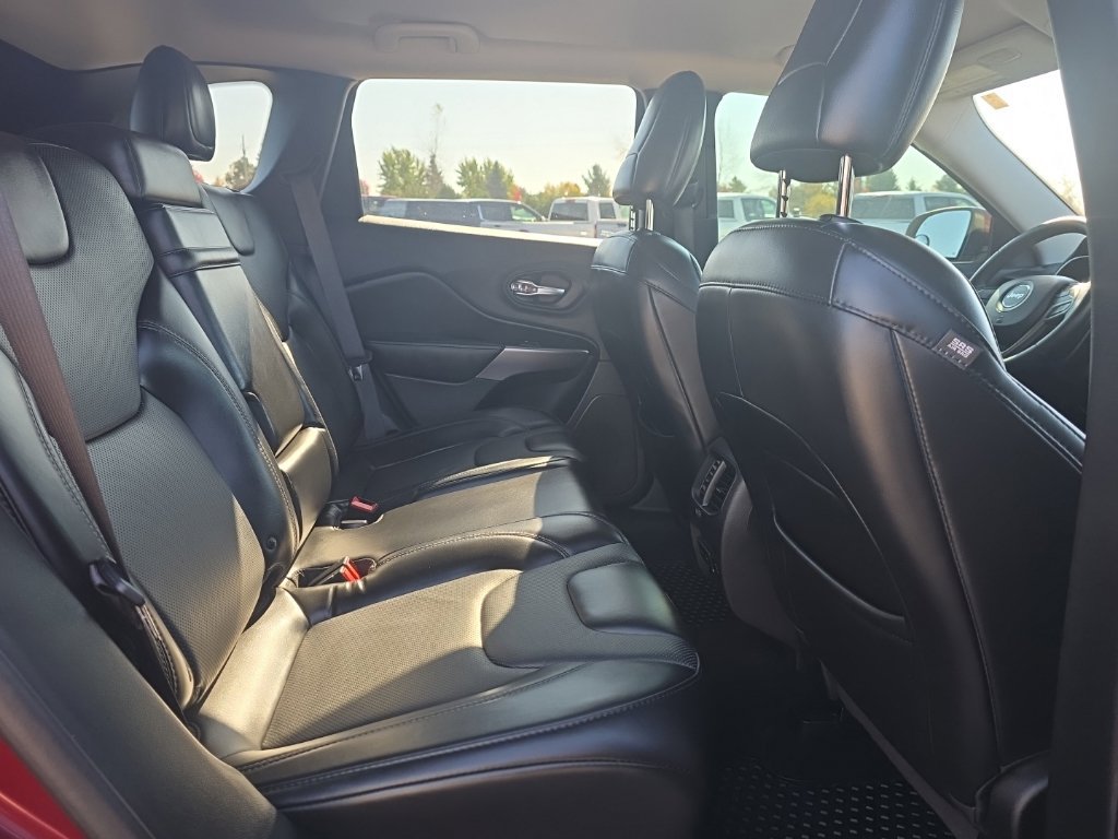 Used 2019 Jeep Cherokee Limited AWD/4WD image 23