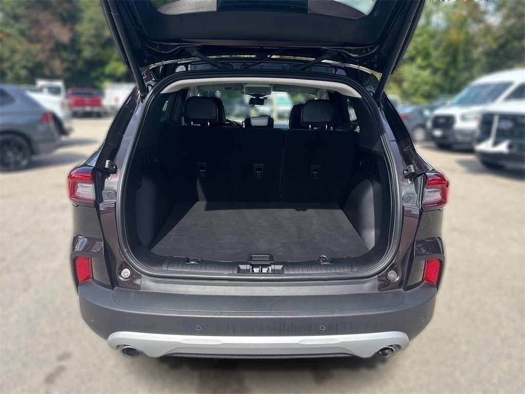 Used 2023 Ford Escape Platinum image 11