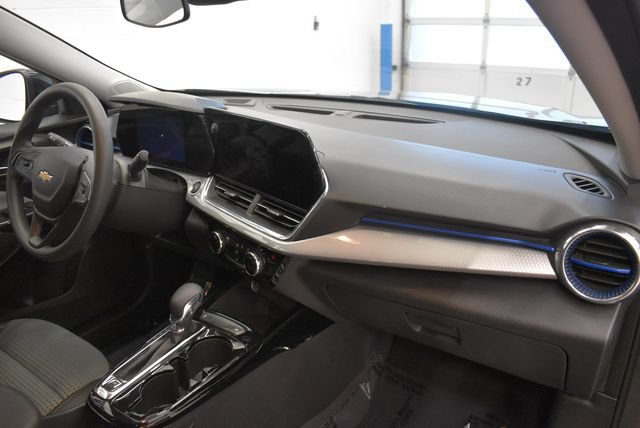 Used 2025 Chevrolet Trax LT FWD image 18