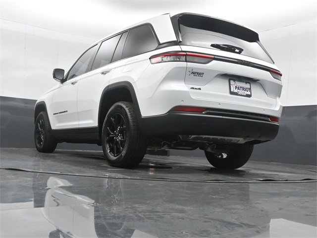 New 2025 Jeep Grand Cherokee Altitude image 39
