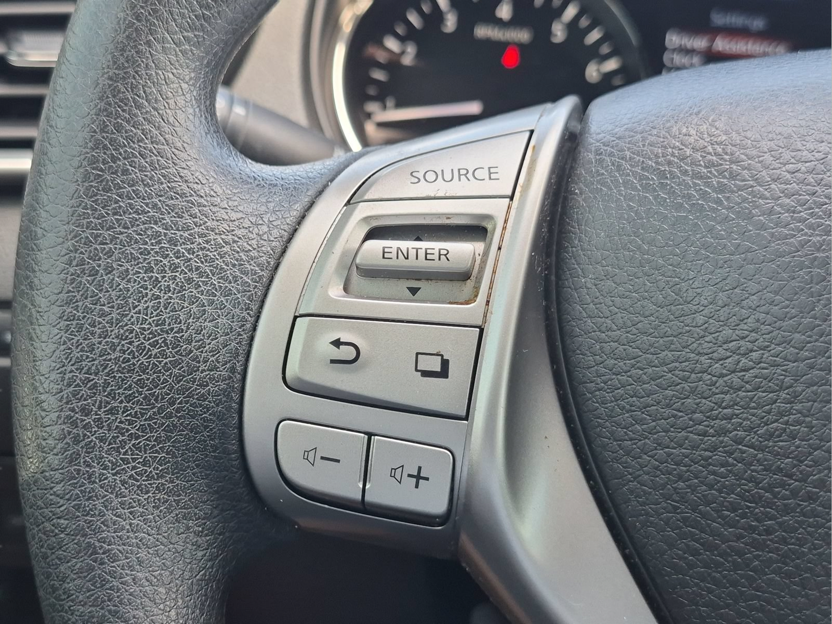 Used 2016 Nissan Rogue S AWD/4WD image 13
