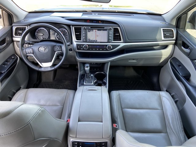 Used 2017 Toyota Highlander Limited Platinum AWD/4WD image 56