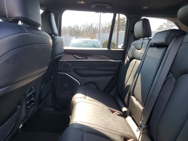 New 2026 Jeep Grand Cherokee Limited AWD/4WD image 13