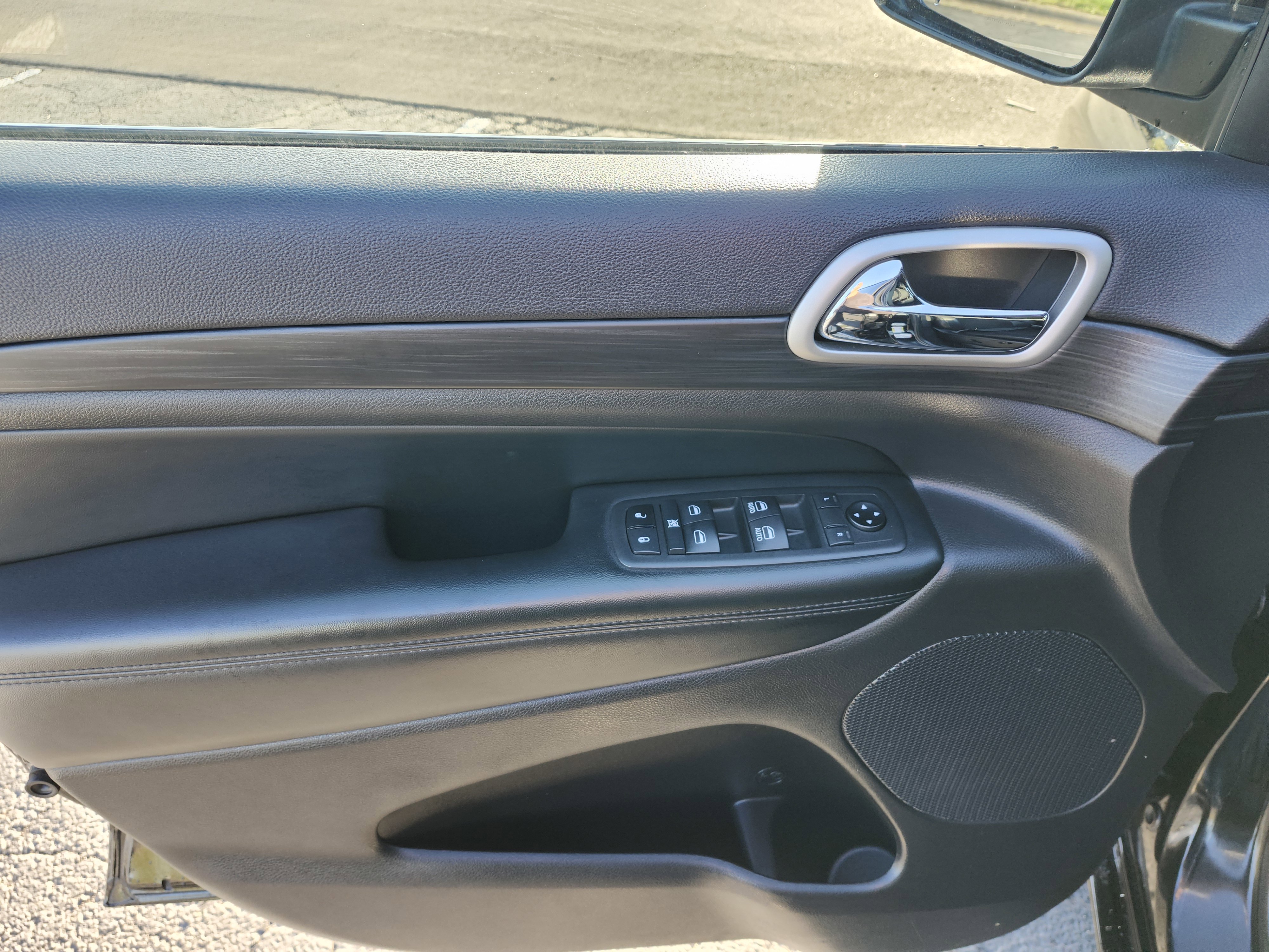 Used 2019 Jeep Grand Cherokee Altitude AWD/4WD image 27