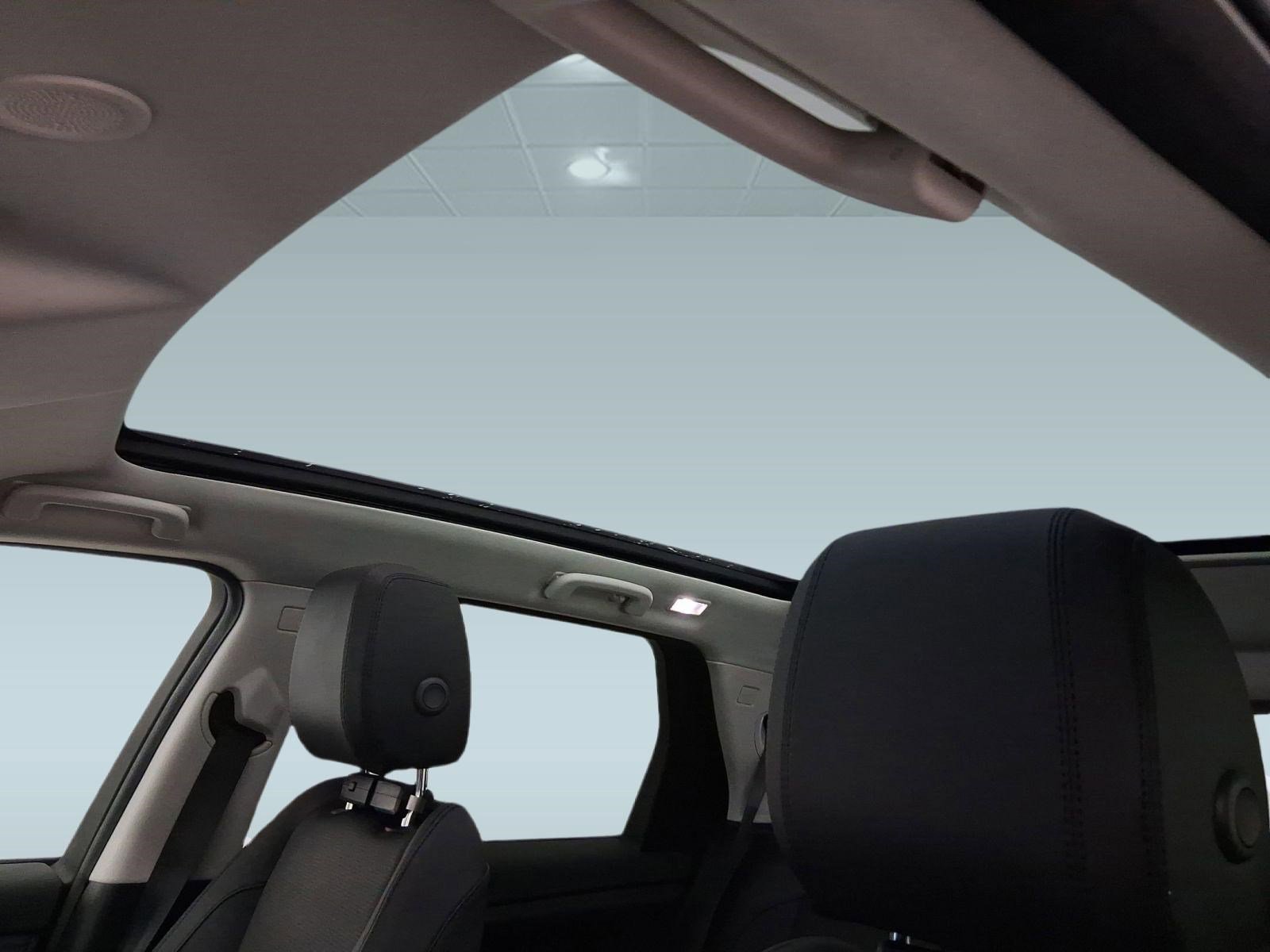 Used 2025 Land Rover Discovery Sport S image 13