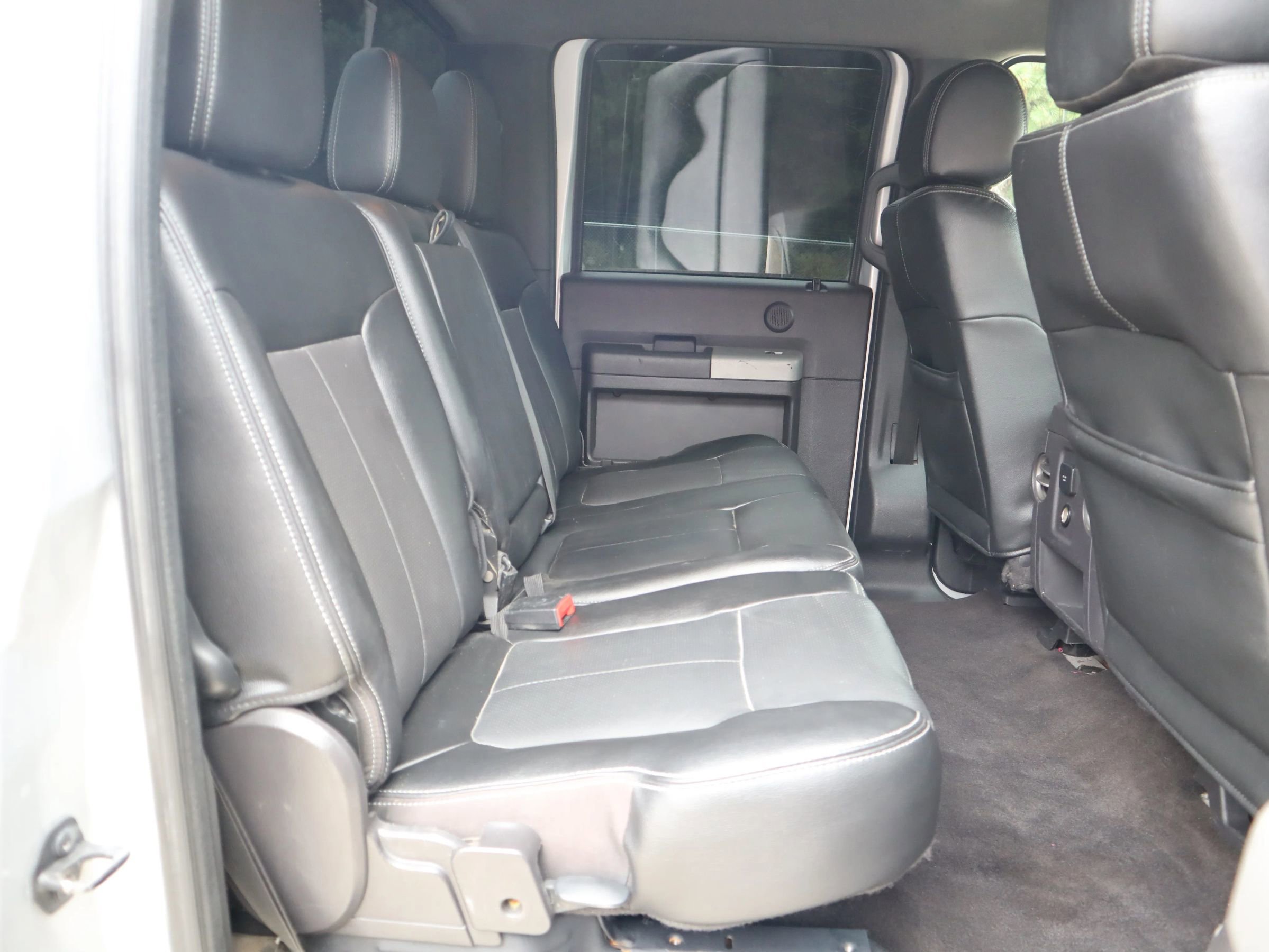 Used 2015 Ford F350 Lariat w/ Lariat Interior Package image 31