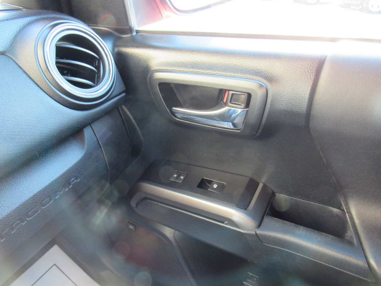 Used 2017 Toyota Tacoma TRD Off-Road image 24