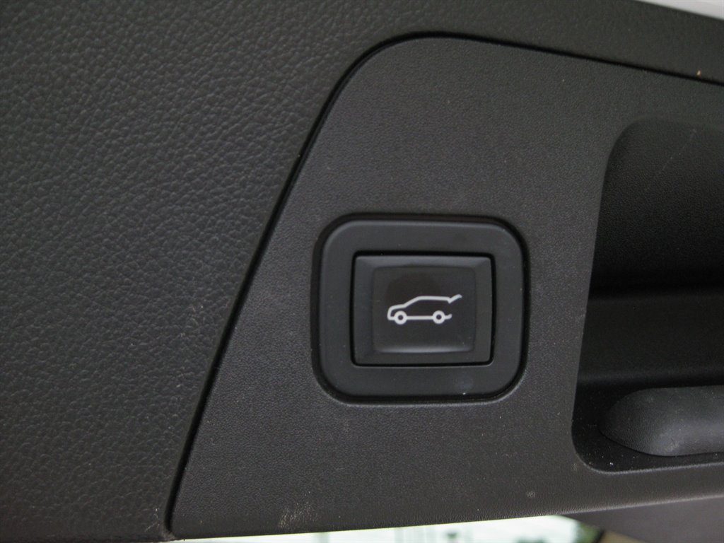 Used 2017 Buick Envision Essence FWD image 31