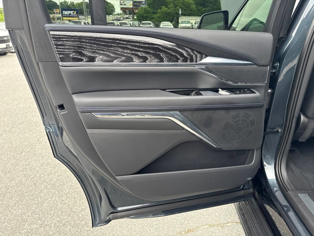 Used 2025 Cadillac Escalade IQ Luxury 1 AWD/4WD image 22