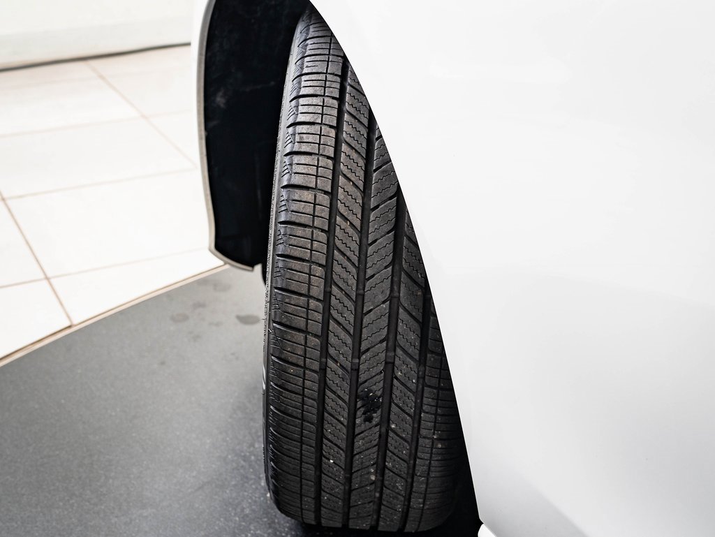 Certified 2025 Mercedes-Benz C 300 4MATIC Sedan image 38