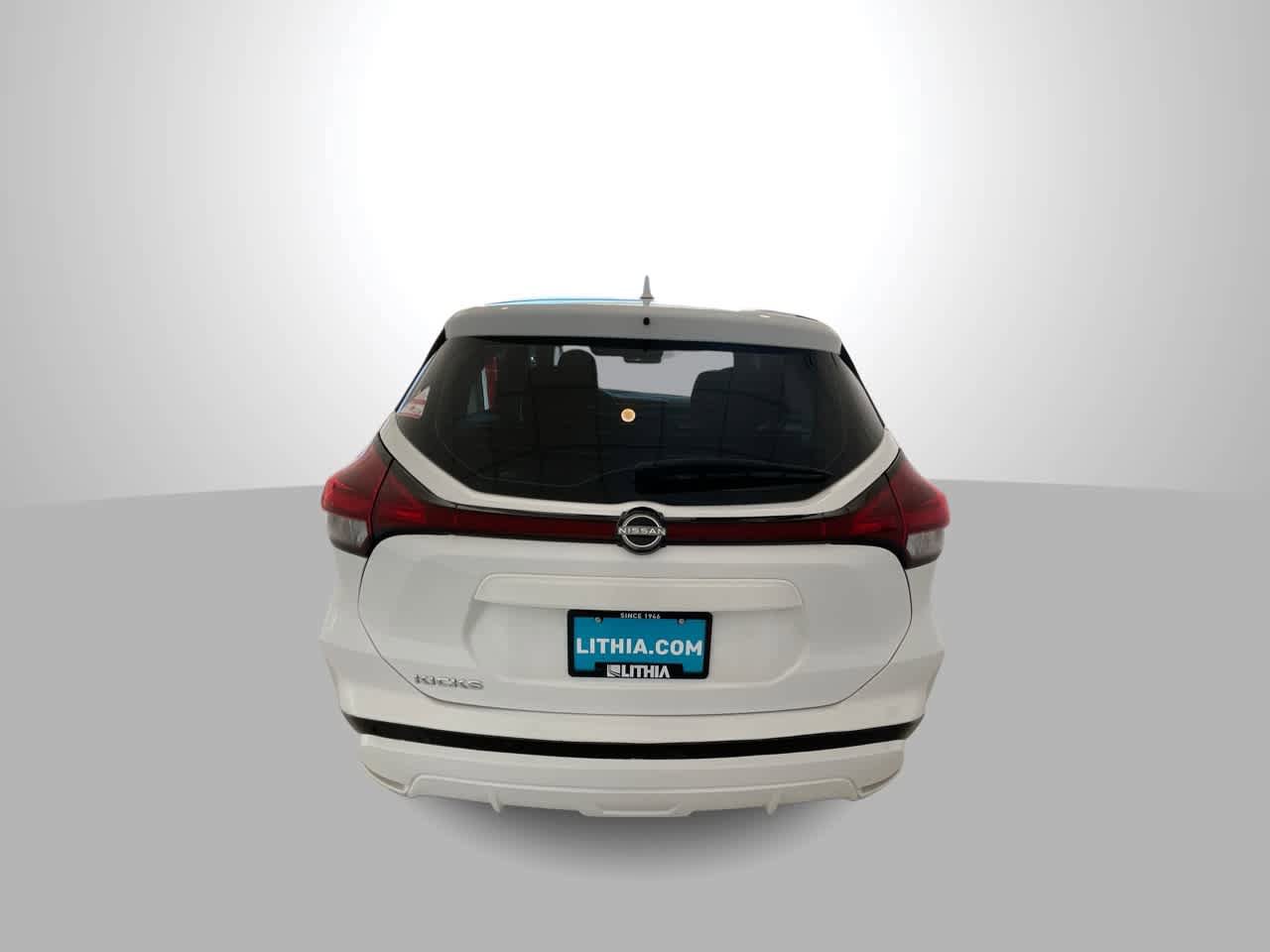 Used 2022 Nissan Kicks S FWD image 7