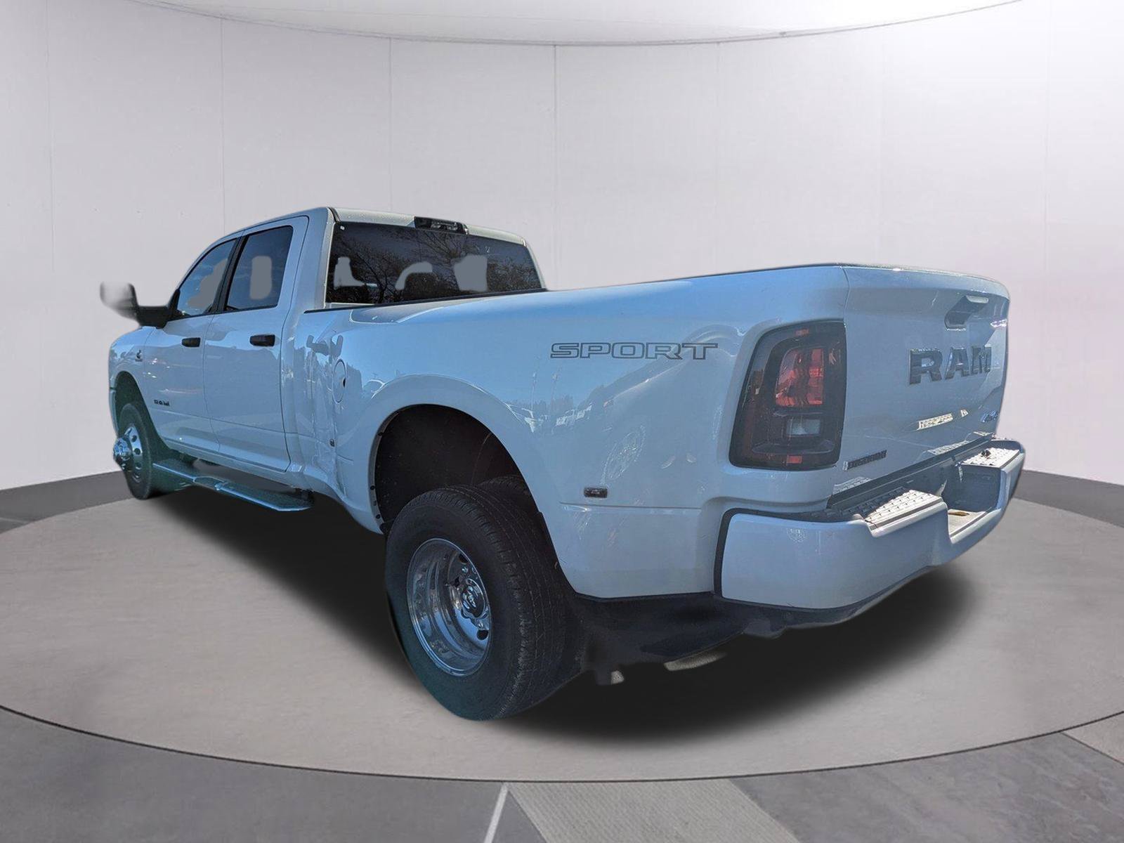 New 2026 RAM 3500 Big Horn AWD/4WD image 3