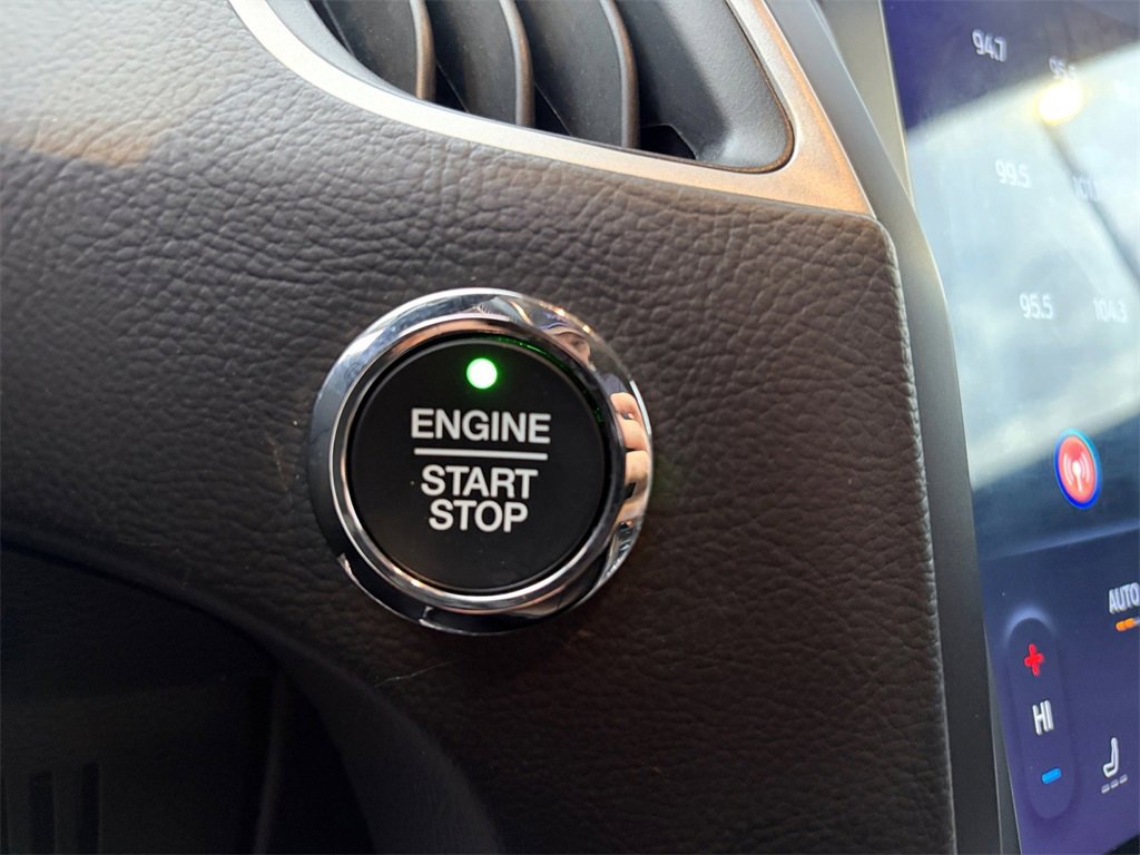 Used 2023 Ford Edge SEL image 14