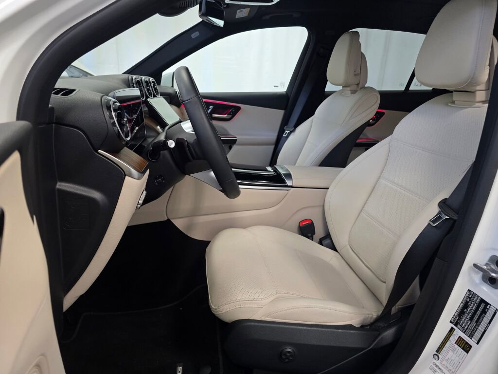 Used 2025 Mercedes-Benz GLC 300 GLC 300 image 13
