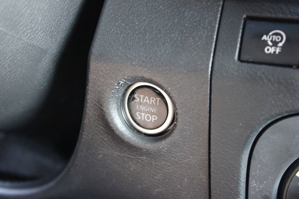 Used 2025 Nissan Frontier SV image 35