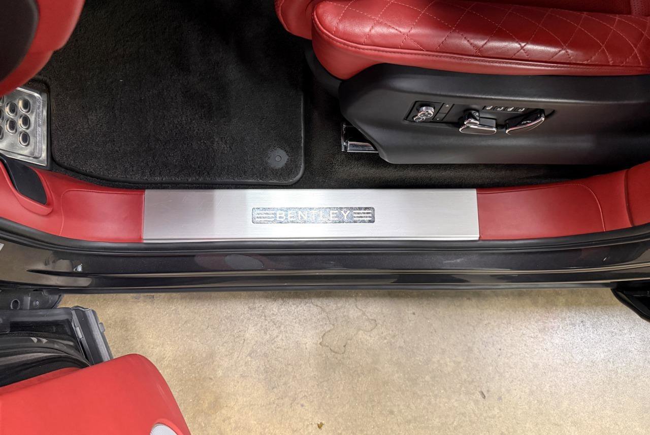 Used 2018 Bentley Bentayga image 61