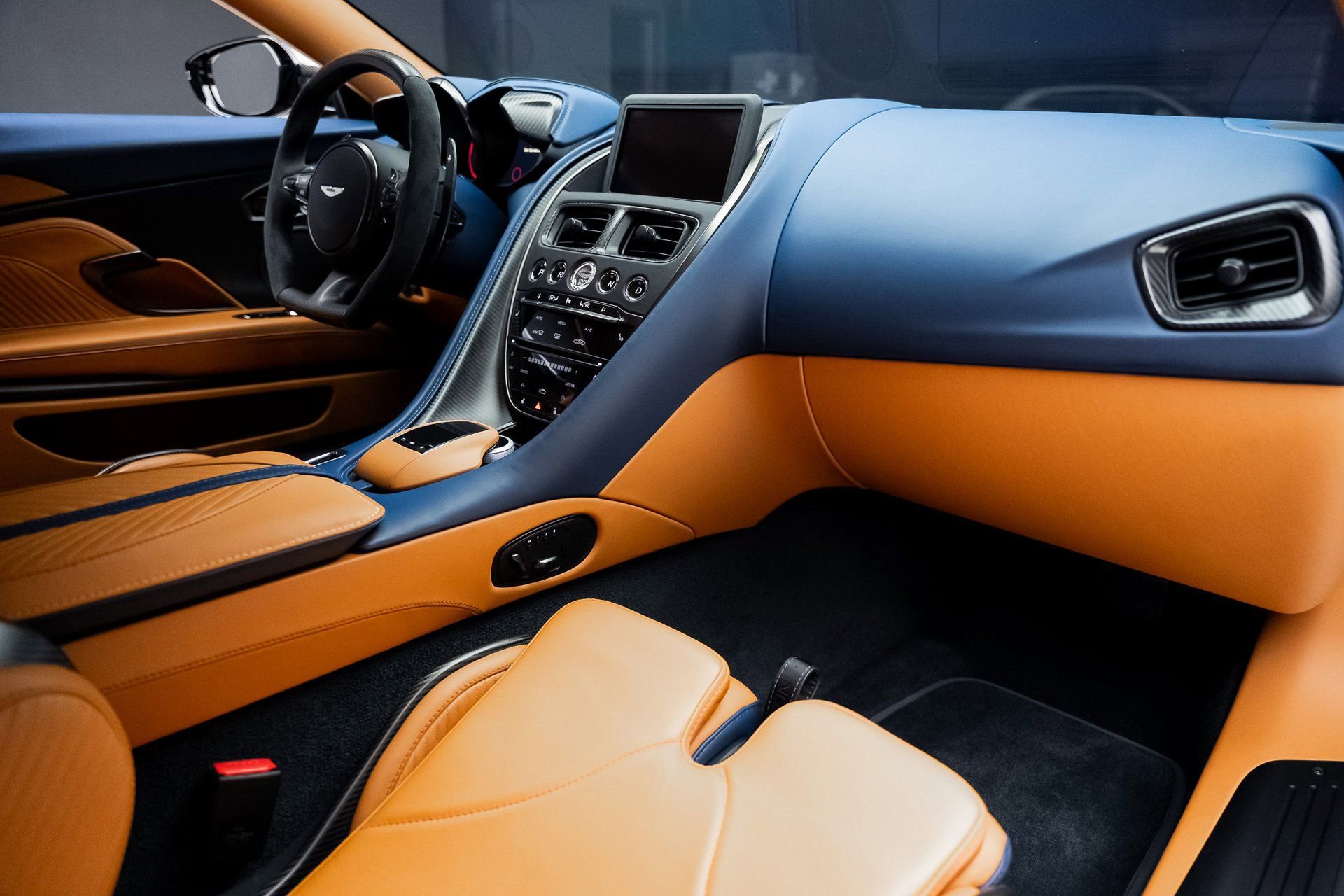 Used 2023 Aston Martin DBS Coupe image 63
