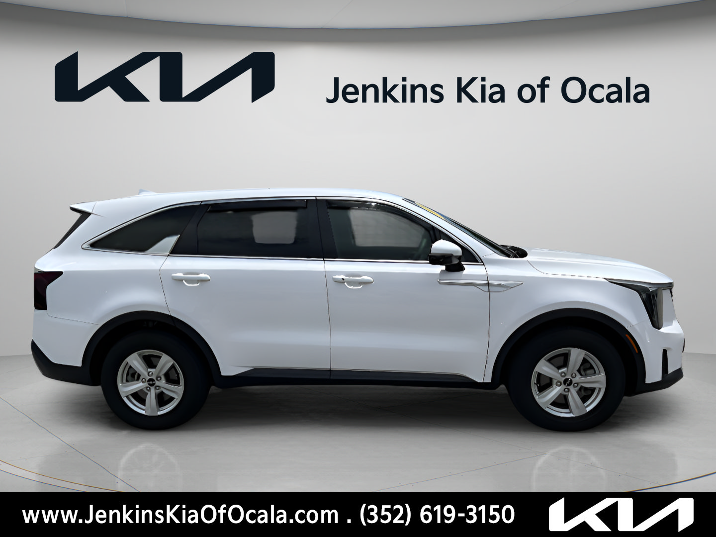 Used 2024 Kia Sorento LX FWD image 3