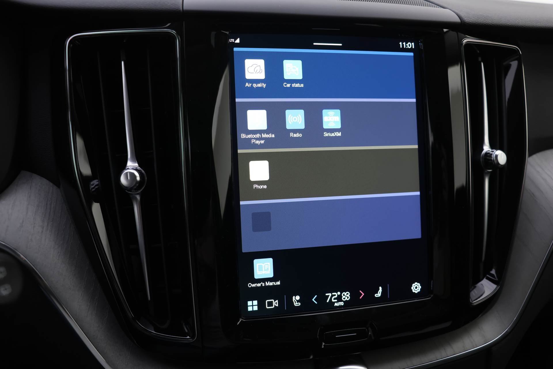 New 2025 Volvo XC60 T8 Plus w/ Protection Package Premier image 9