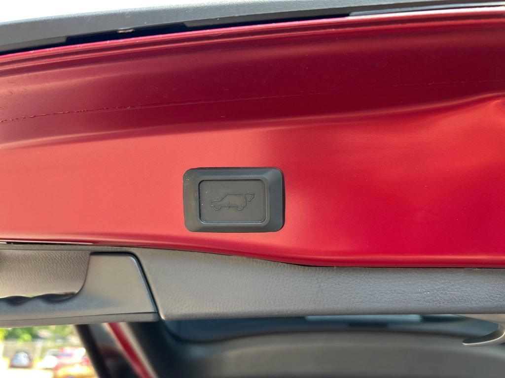 Used 2022 Toyota RAV4 XLE Premium FWD image 31