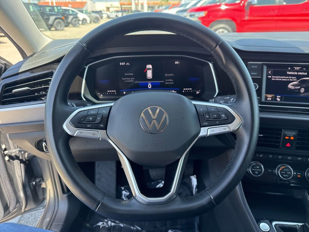 Used 2024 Volkswagen Jetta SE FWD image 14