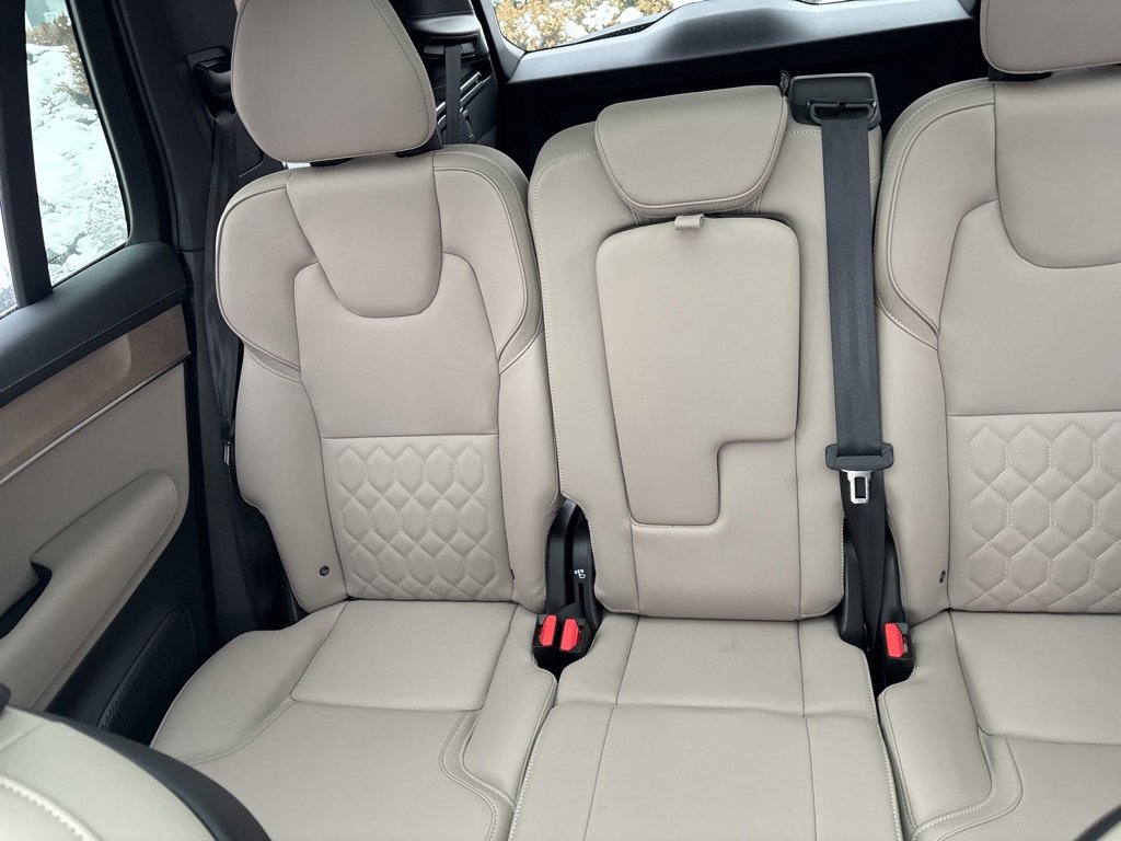 Certified 2025 Volvo XC90 B6 Plus image 35