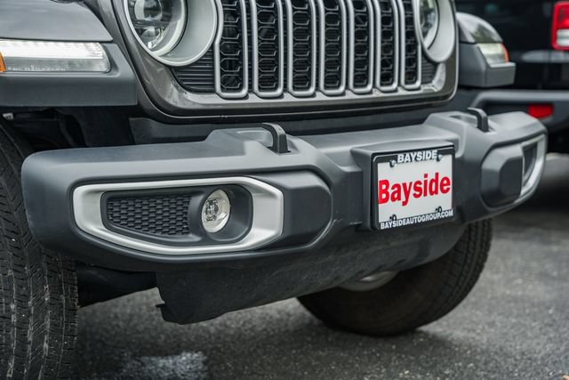 Used 2025 Jeep Wrangler Unlimited Sahara AWD/4WD image 16