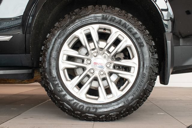 Used 2023 GMC Yukon SLT w/ SLT Luxury Package AWD/4WD image 9