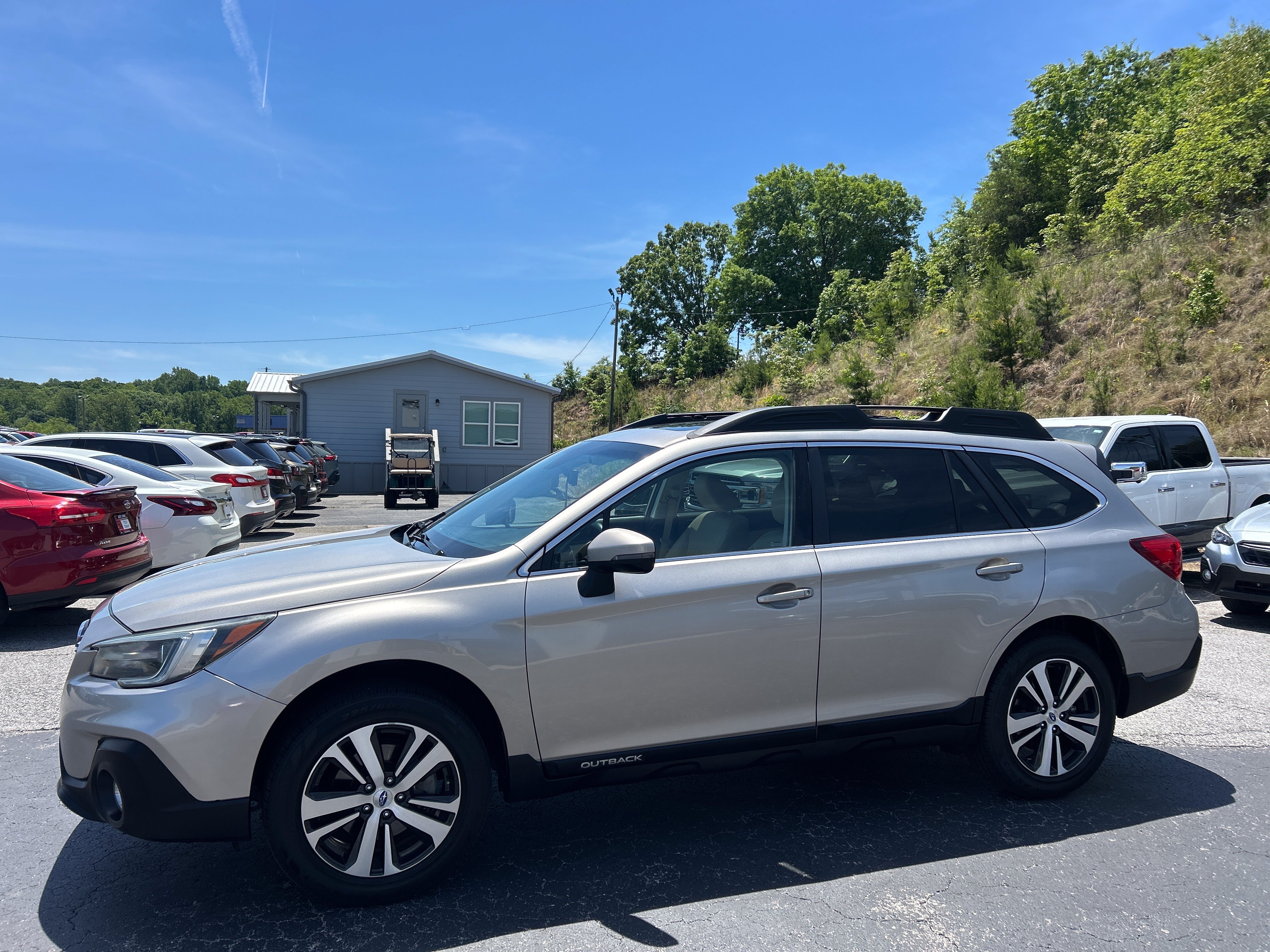 Used 2019 Subaru Outback 2.5i Limited AWD/4WD image 2