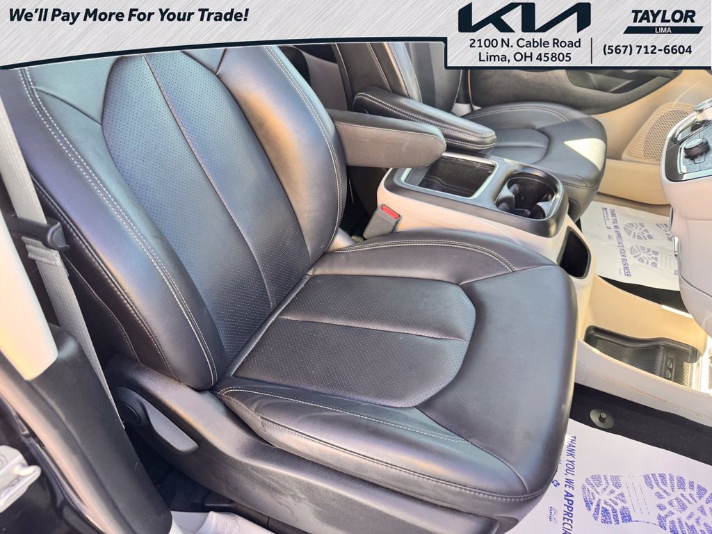 Used 2024 Chrysler Pacifica Touring-L FWD image 11