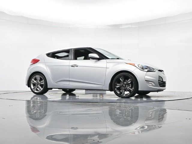 Used 2017 Hyundai Veloster Value Edition FWD image 37