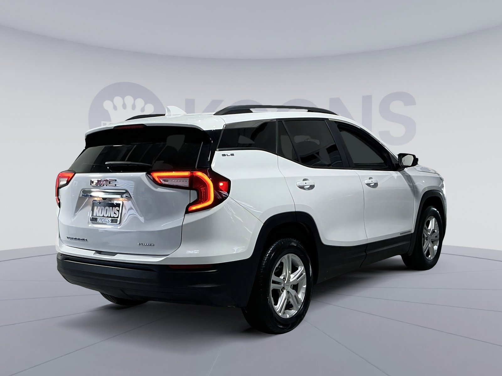 Used 2022 GMC Terrain SLE w/ Driver Convenience Package image 16