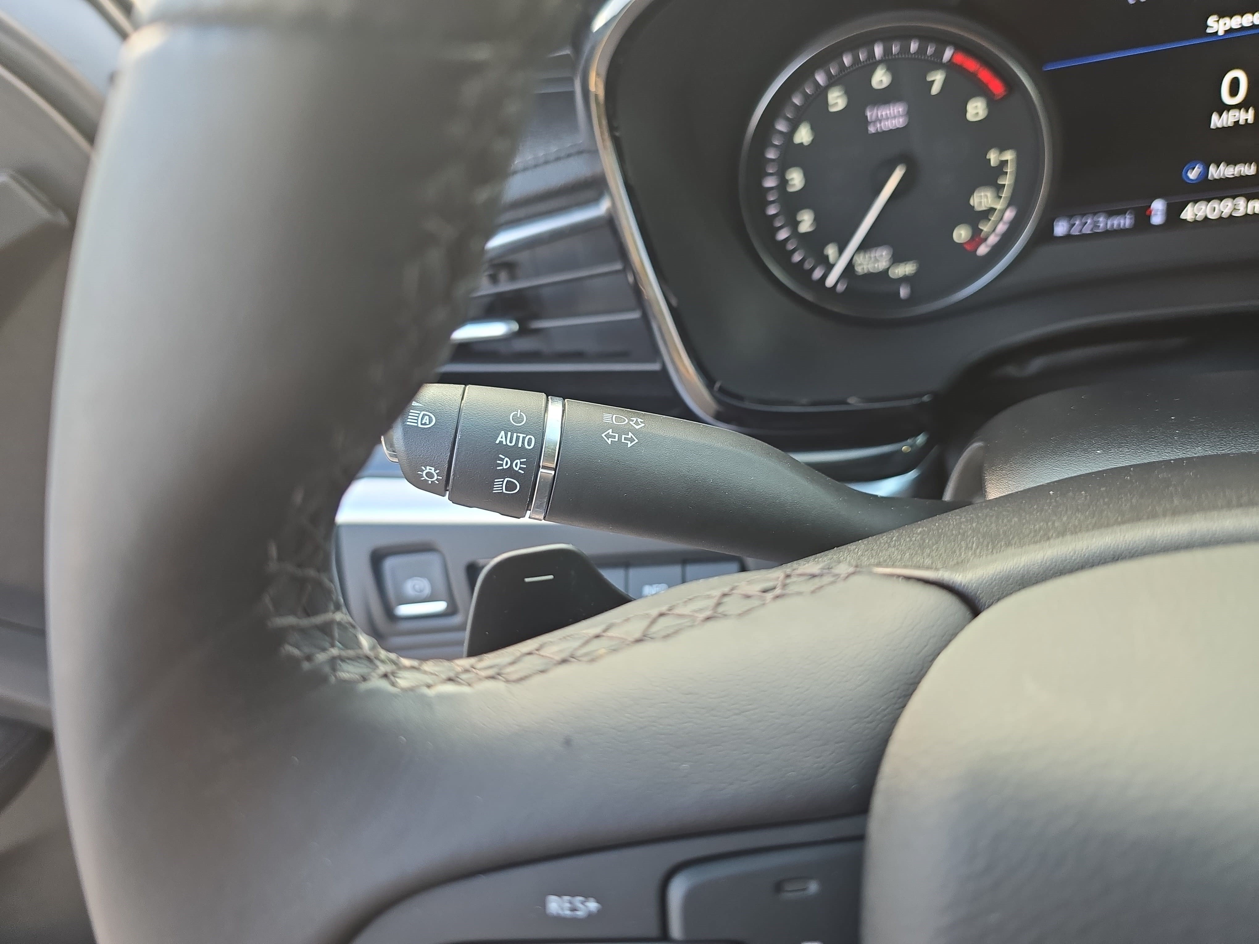 Used 2023 Cadillac XT6 Premium Luxury w/ Technology Package FWD image 26