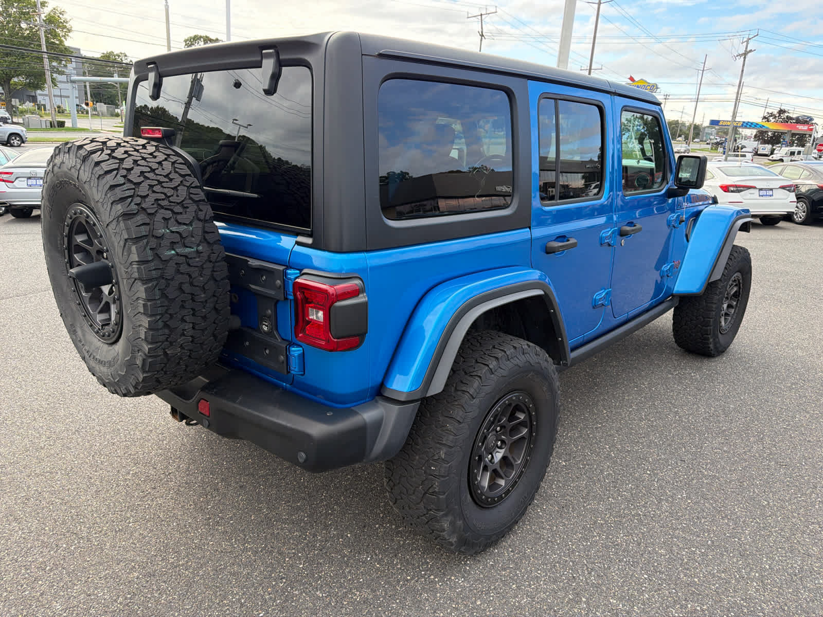 Used 2021 Jeep Wrangler Unlimited Rubicon w/ Xtreme Recon 35" Tire Package AWD/4WD image 3