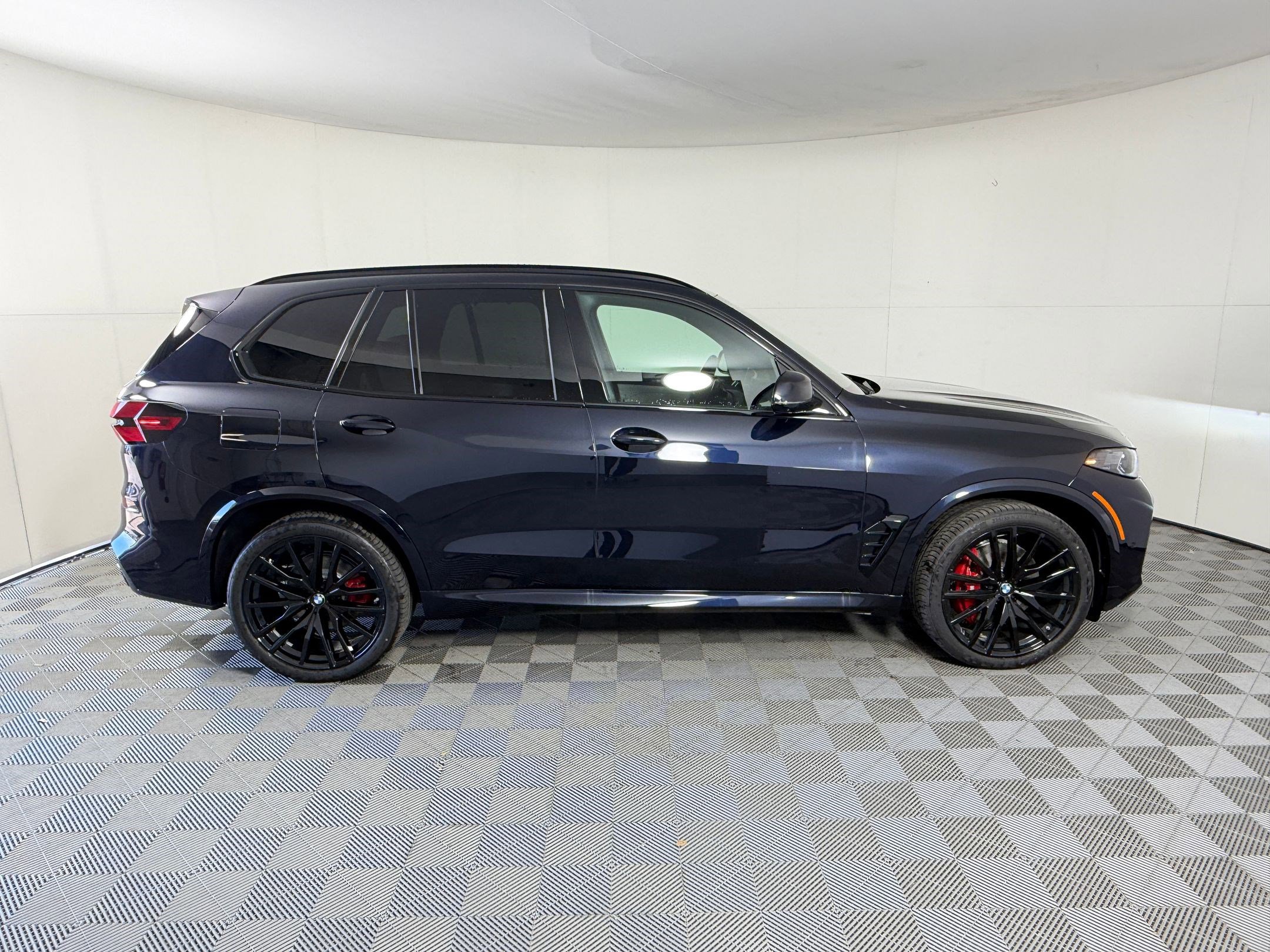 New 2026 BMW X5 xDrive40i w/ M Sport Package AWD/4WD image 8
