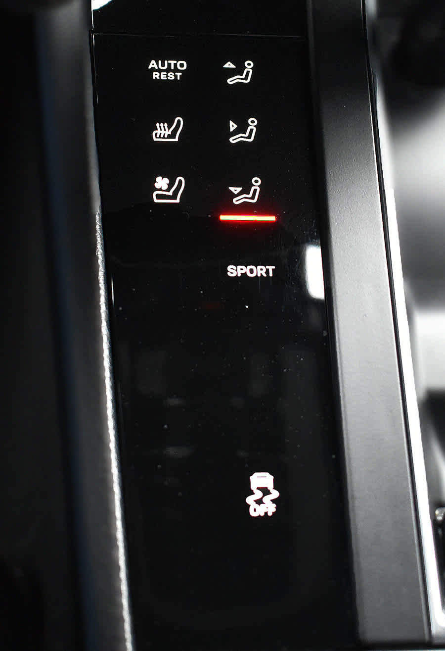 Used 2023 Porsche Macan T image 23