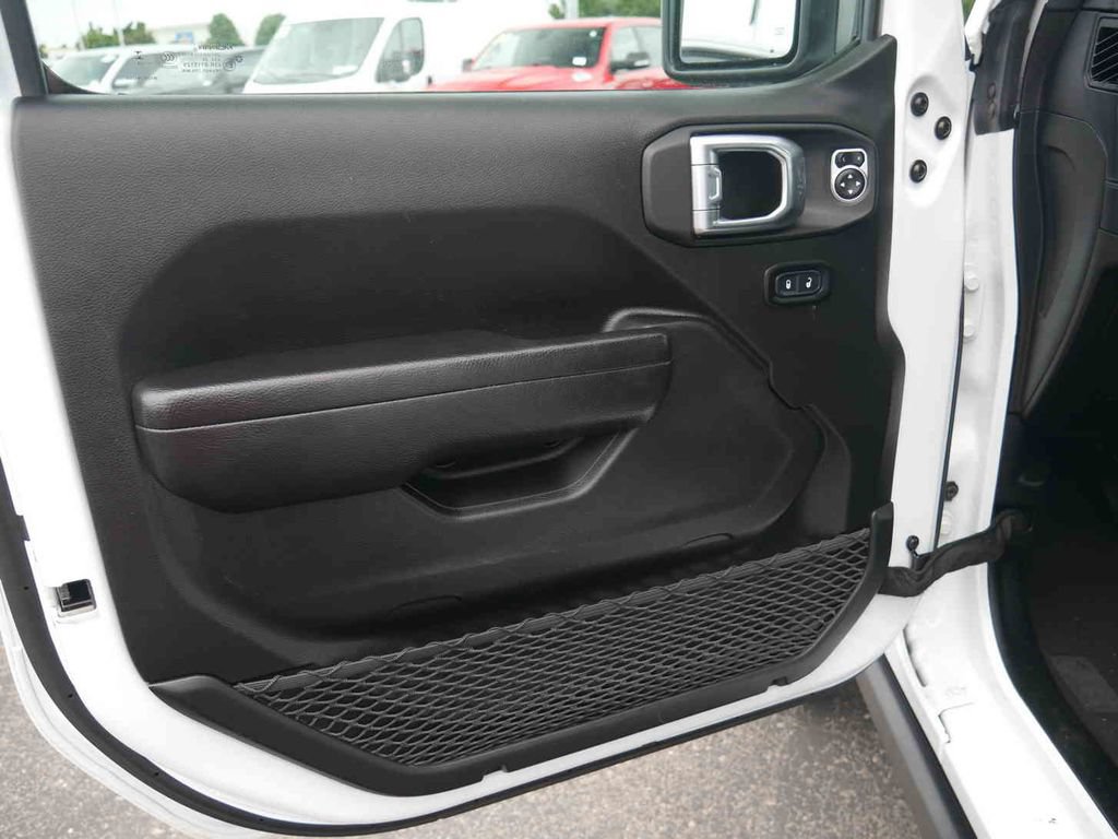 Used 2024 Jeep Wrangler Unlimited Rubicon AWD/4WD image 26