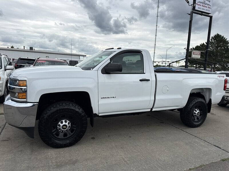 Used 2017 Chevrolet Silverado 2500 W/T w/ WT Convenience Package AWD/4WD image 2