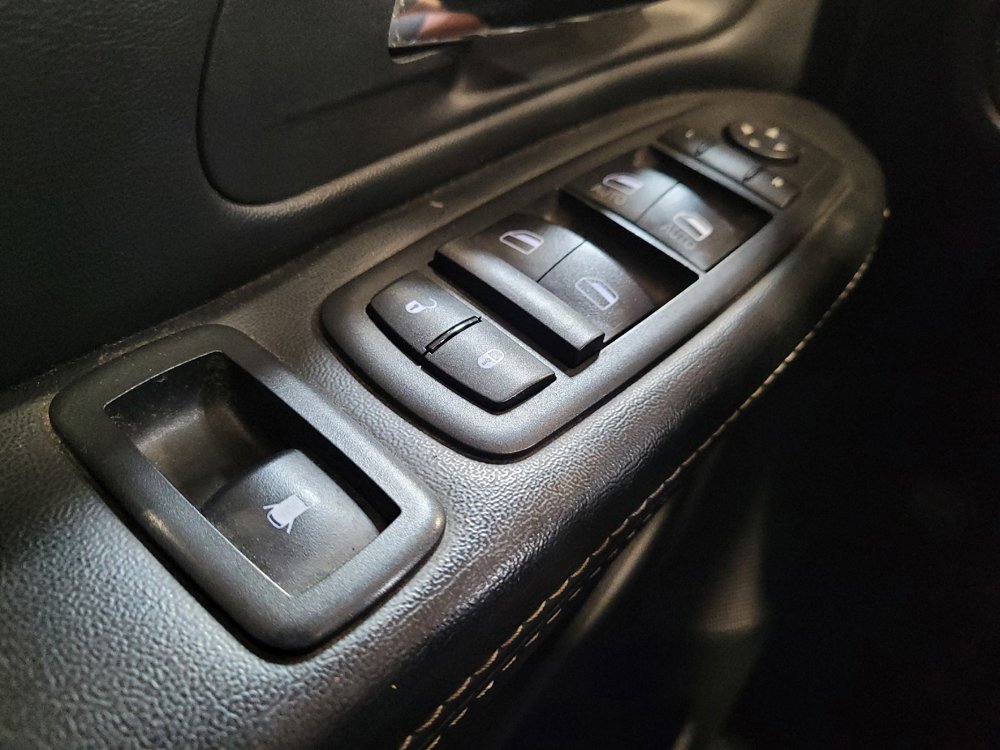 Used 2020 Dodge Grand Caravan SXT w/ Driver Convenience Group image 27