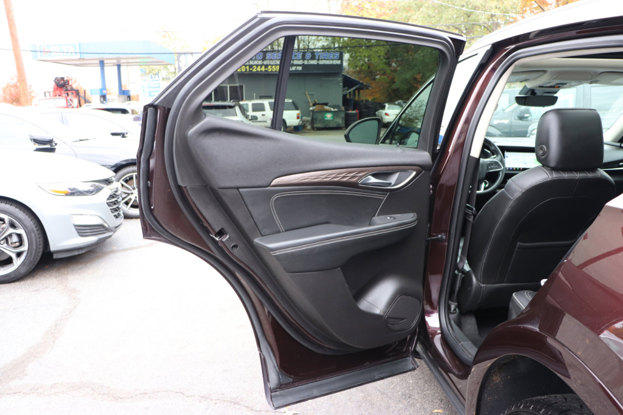 Used 2022 Buick Envision Avenir w/ Technology Package II image 27